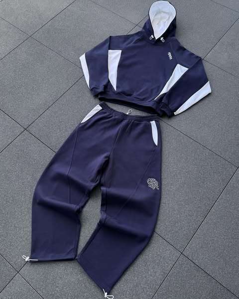 468324376_925273039224829_3270045431344894504_n-1 A Mertra Tracksuit – Navy Blue